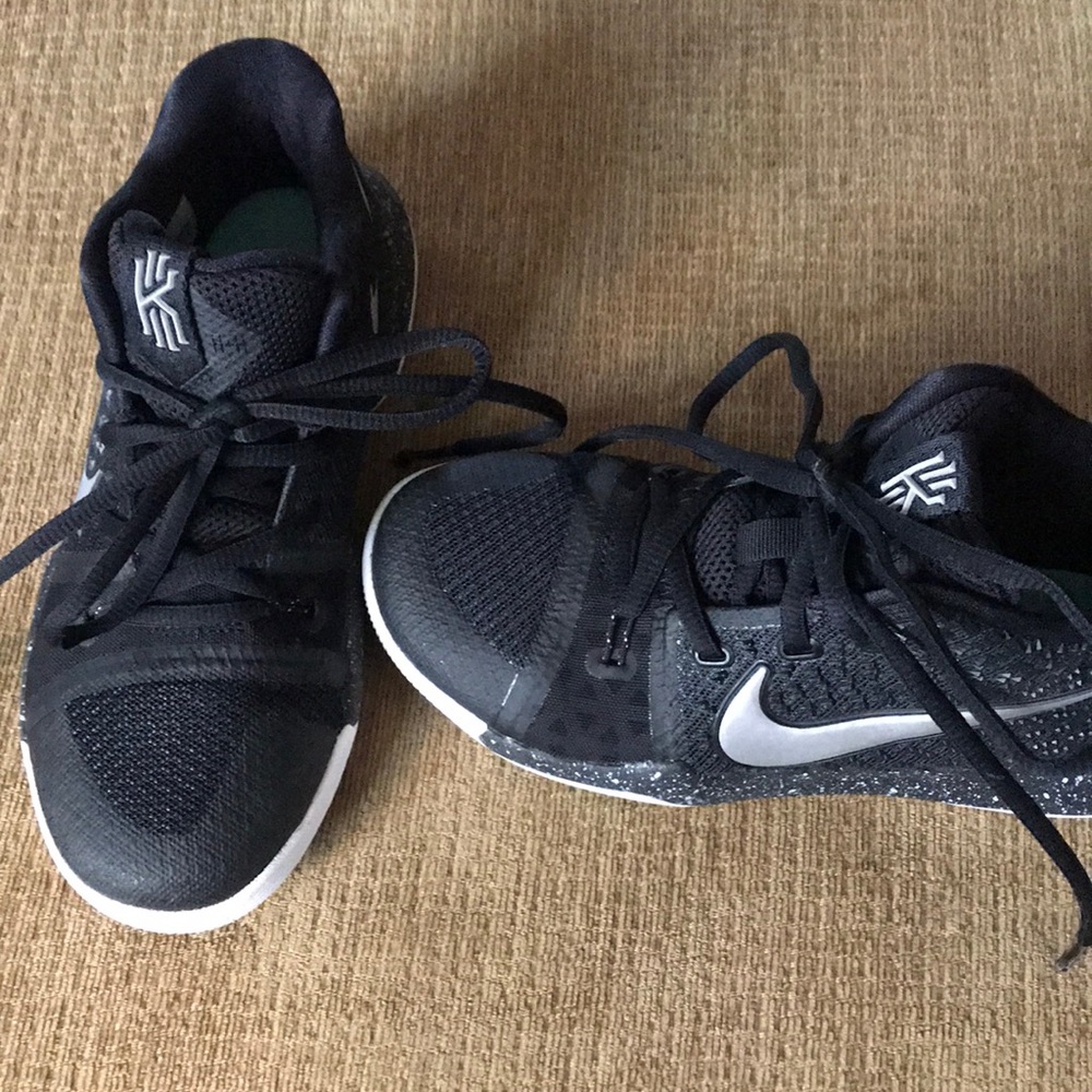 Boys Size 1 Kyrie Basketball Shoes